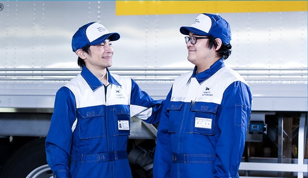 作業は1~3人程度でコミュニケーションをとりながら行います。不慣れな作業も先輩が丁寧に教えながら進めます。