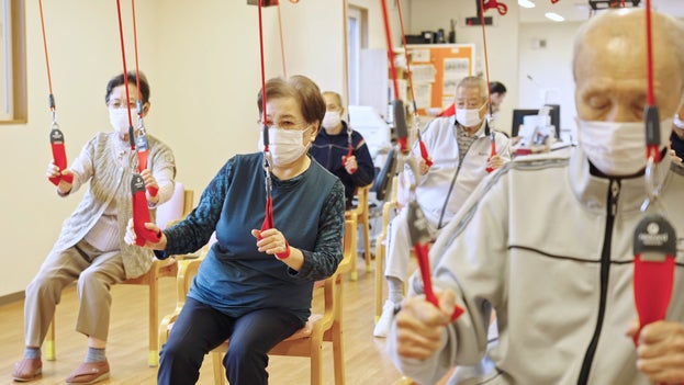 利用者様の機能的身体評価を行った上でその方に合うリハビリトレーニングを提供し、利用者様が生きがいを持って生活できるようお手伝いします。