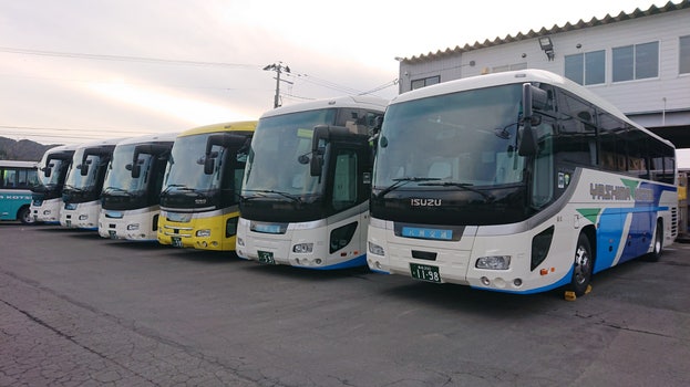 当社の貸切バスの駐車画像です。